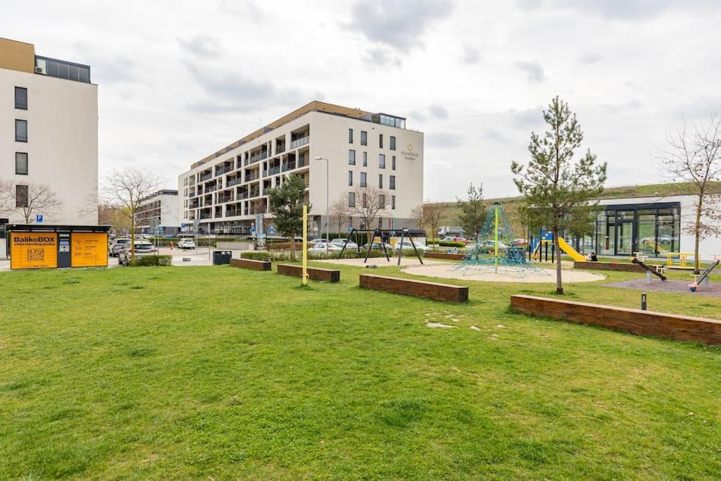 Cityscape Oasis: Active Studio Heaven Pressburg Exterior foto
