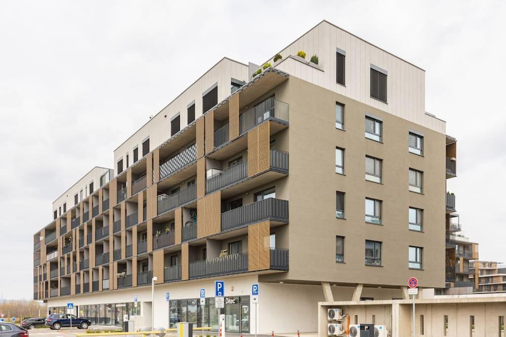 Cityscape Oasis: Active Studio Heaven Pressburg Exterior foto